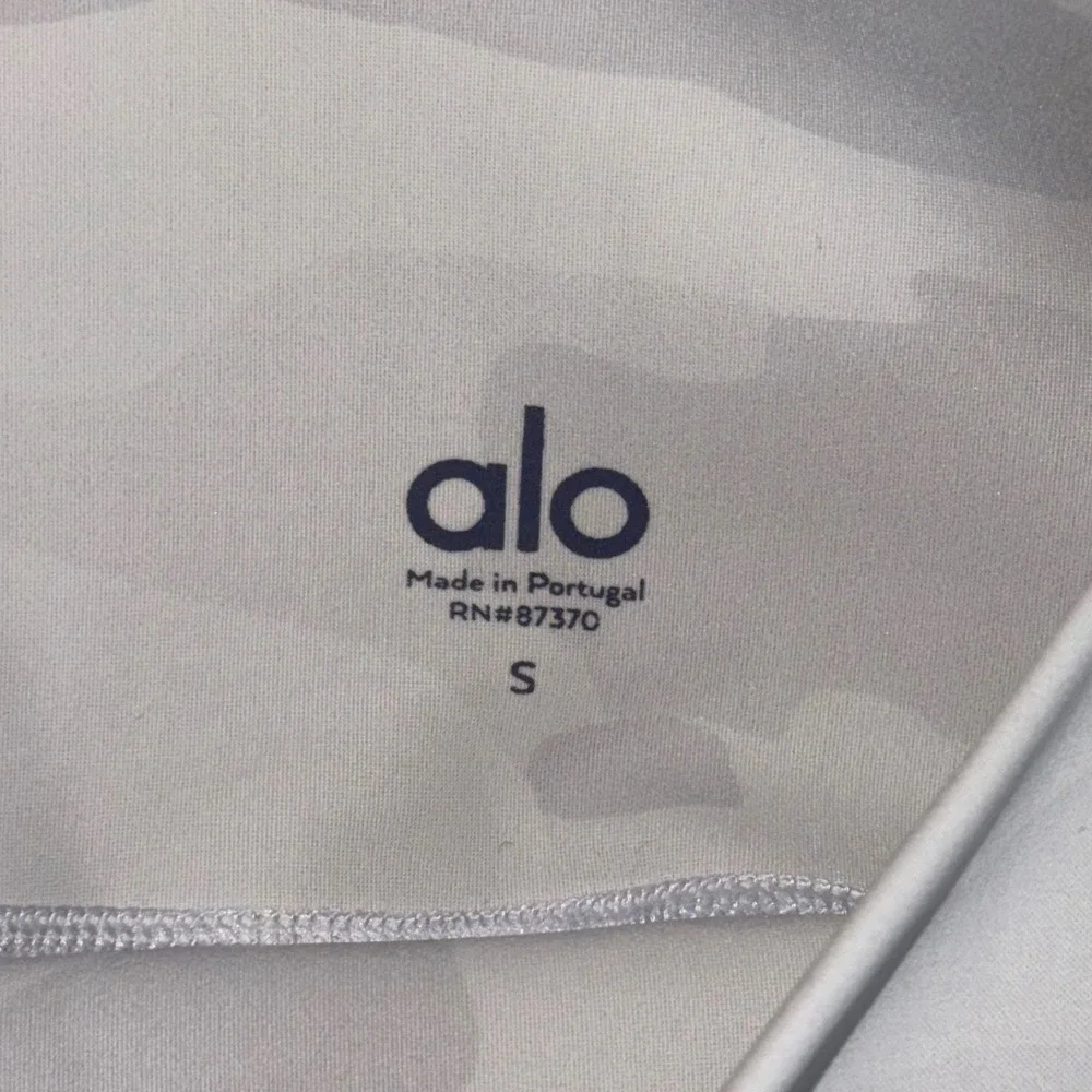 Alo Yoga High Waist Biker Shorts White Grey Camo Small Activewear Gorpcore Yoga